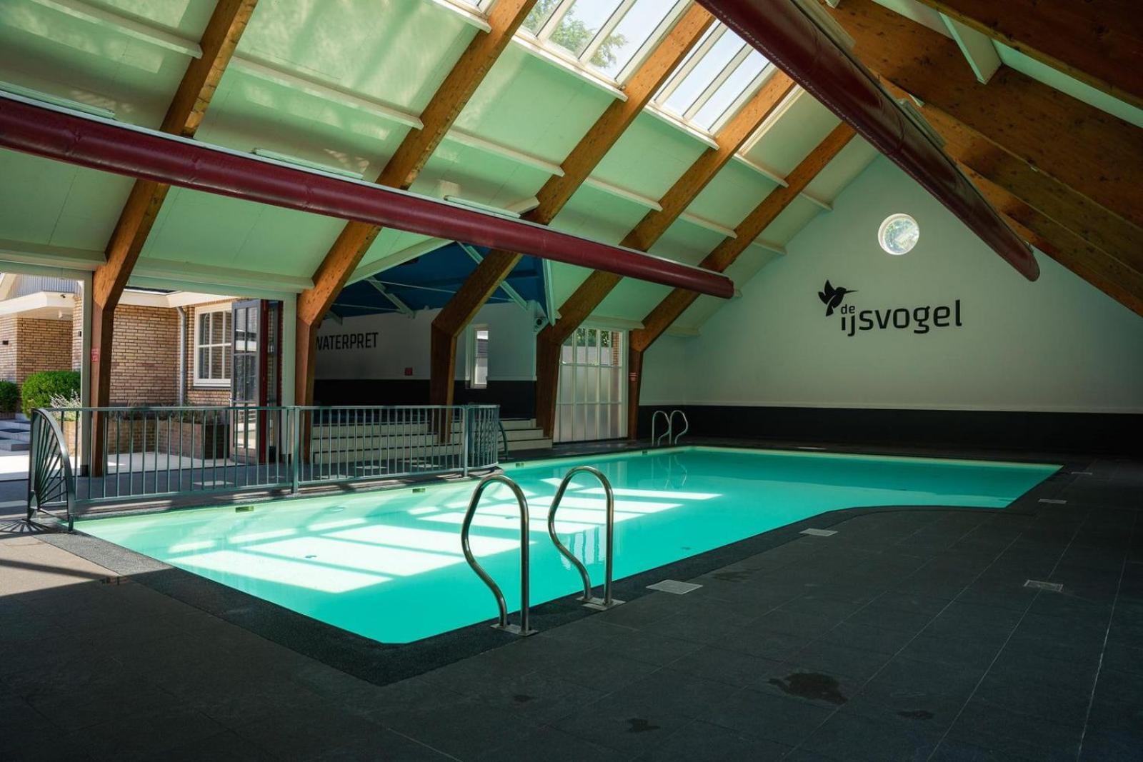 Ruim En Luxe Chalet Privetuin - Park 'De Ijsvogel' Apartman Voorthuizen Kültér fotó