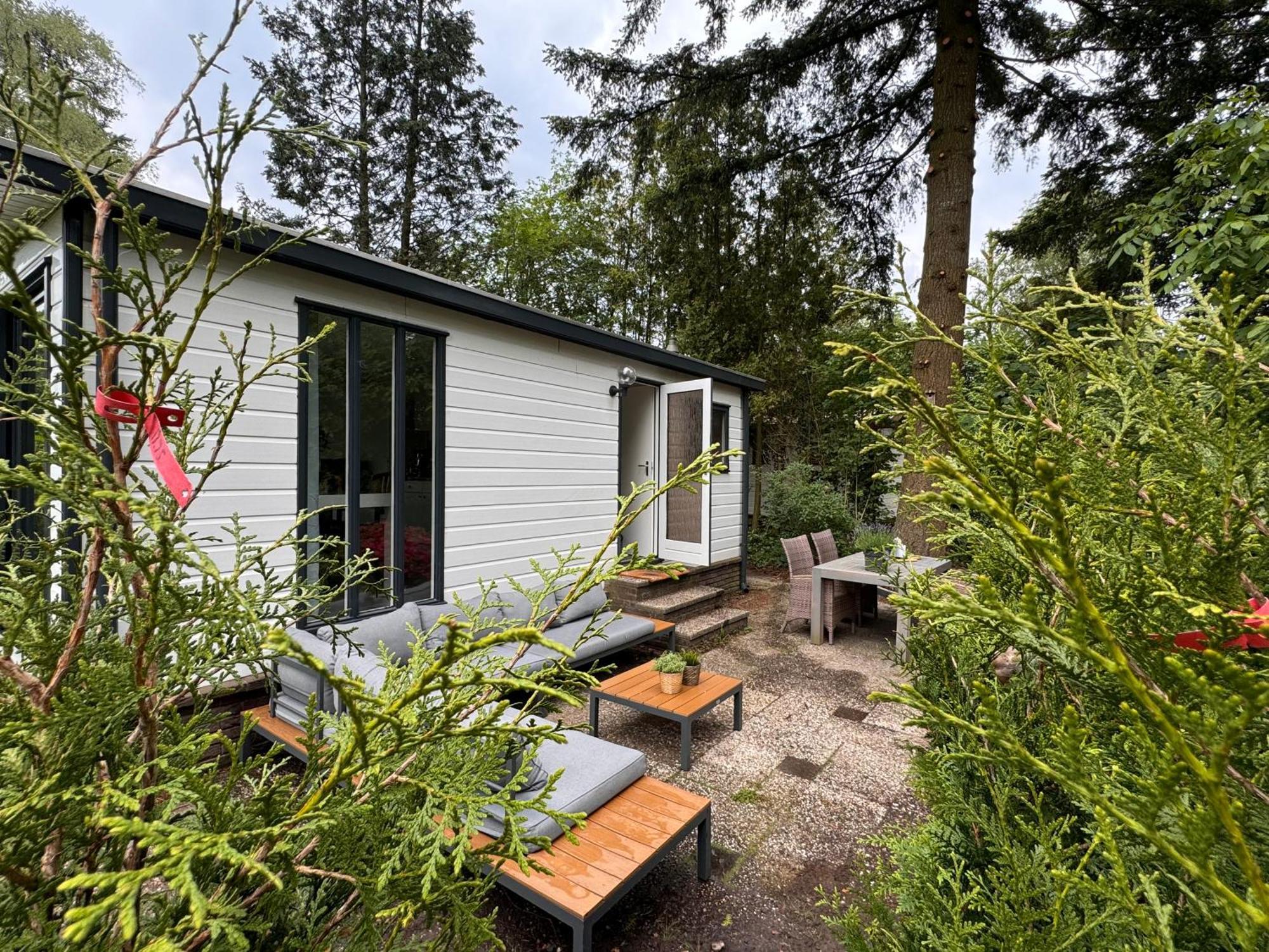 Ruim En Luxe Chalet Privetuin - Park 'De Ijsvogel' Apartman Voorthuizen Kültér fotó